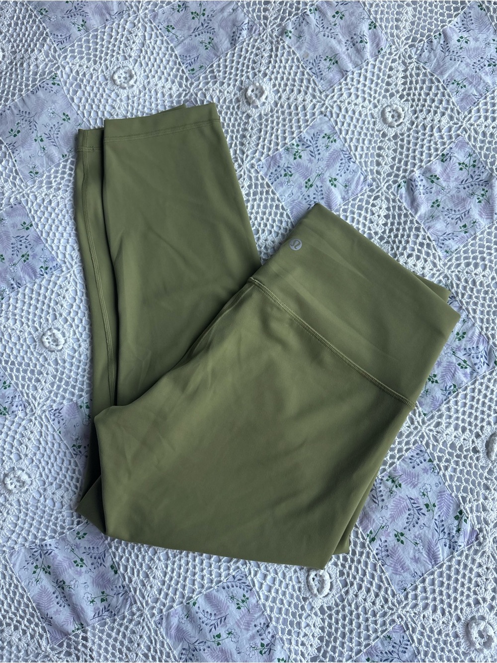 Sage green Lululemon Align cropped leggings